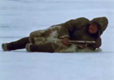Stalking Seal on the Spring Ice – Quentin Brown & Asen Balıkçı (1968)